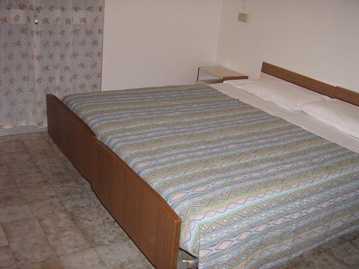 Hotel Toschi Лідо-ді-Классе Екстер'єр фото
