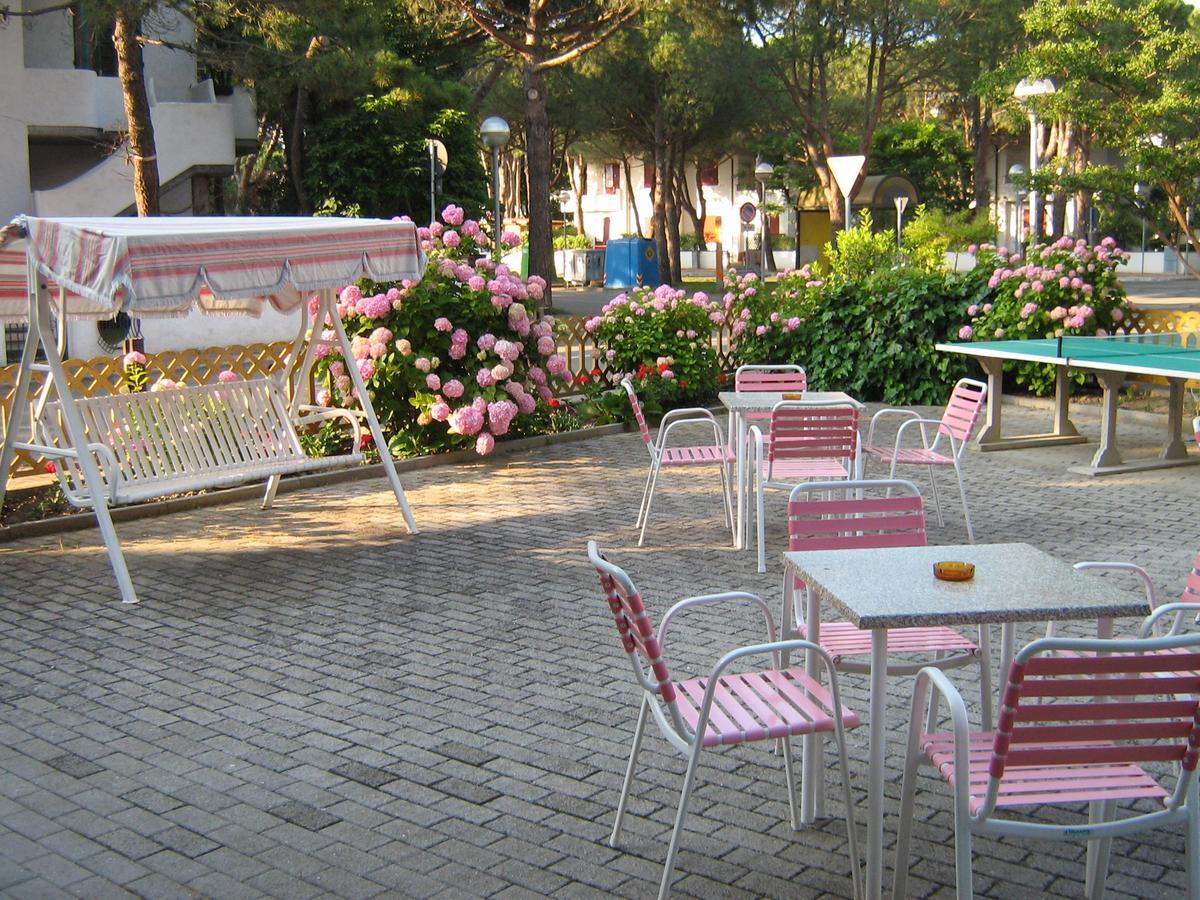 Hotel Toschi Лідо-ді-Классе Екстер'єр фото