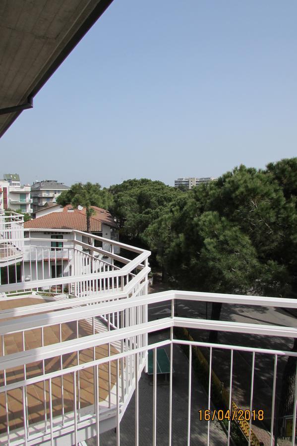Hotel Toschi Лідо-ді-Классе Екстер'єр фото